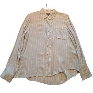 New without tags button down shirt for women size L.